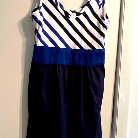 NWT cotton sleeveless summer dress. Size 12, no stretch fit a size 10 best - Picture 2 of 3